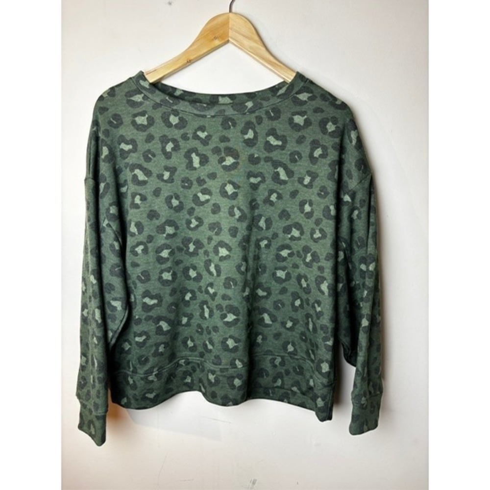 Womens S (4-6) Secret Treasures Sweatshirt Green Leopard Print Crew Neck Comfort